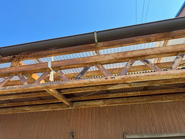 ポリカーボネート製の軒